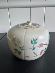 Chinese Famille Rose Porcelain Bowl With Lid