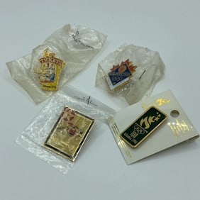 4 mixed Atlanta Olympics pin badges 1996 including Texaco branded badge.
