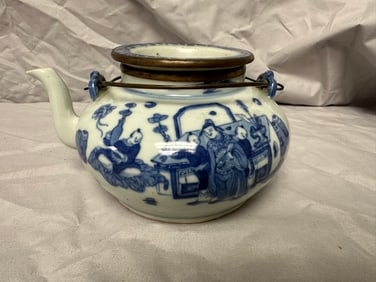Chinese blue and white scene teapot