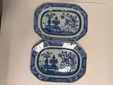 Pair of Chinese blue and white plates