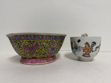 Set of 2 Chinese enameled famille rose porcelain bowl