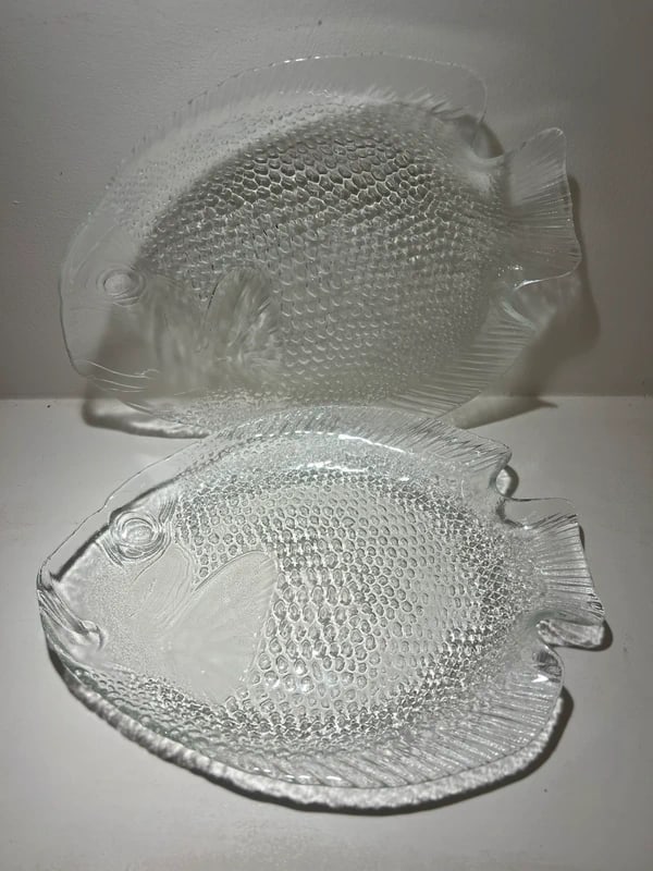 Vintage glass fish plates (1 of 2)
