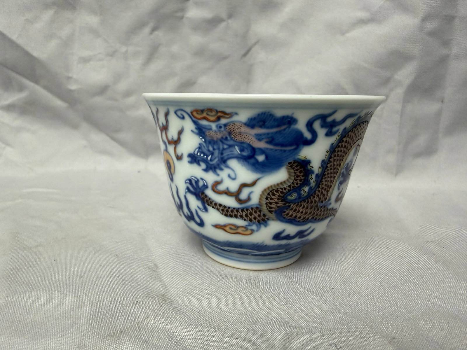 Chinese Blue And White Famille Rose Porcelain Dragon Cups (1 of 10)