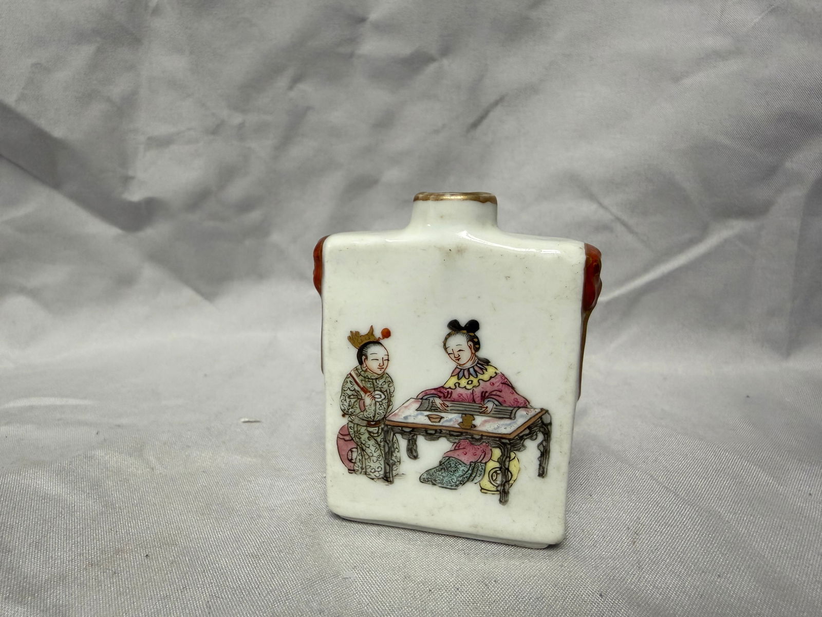 Chinese Enameled Famille Rose Gilded Porcelain Snuff Bottle: Size: Tall 2.3 inch, 5.9 cm. Provenance: From Bear DE collector. We can offer Affordable, Reliable packing and shipping to all over the world for most items, generally save 10% than UPS store or more,