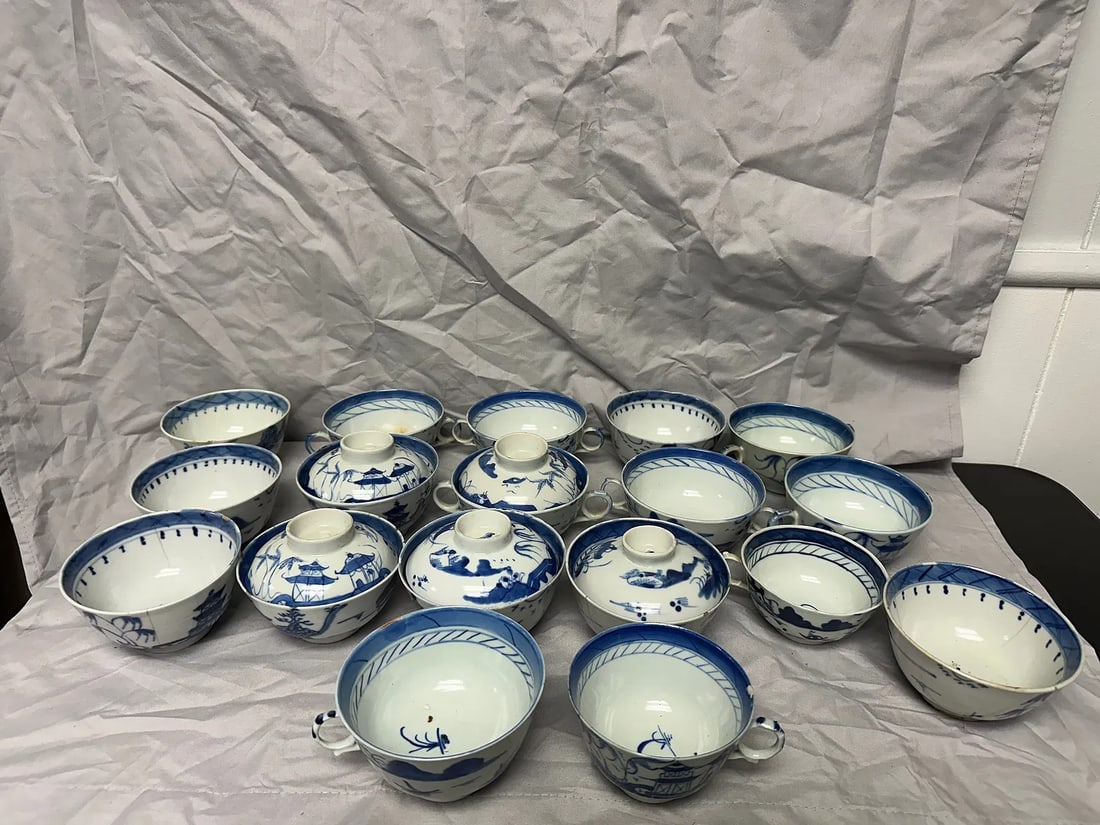 Set Of Chinese Blue And White Tea Cups: Size: about 4 in 10.5cm / Provenance: From Towson MD collector. We can offer Affordable, Reliable packing and shipping to all over the world for most items, generally save 10% than UPS store or more,