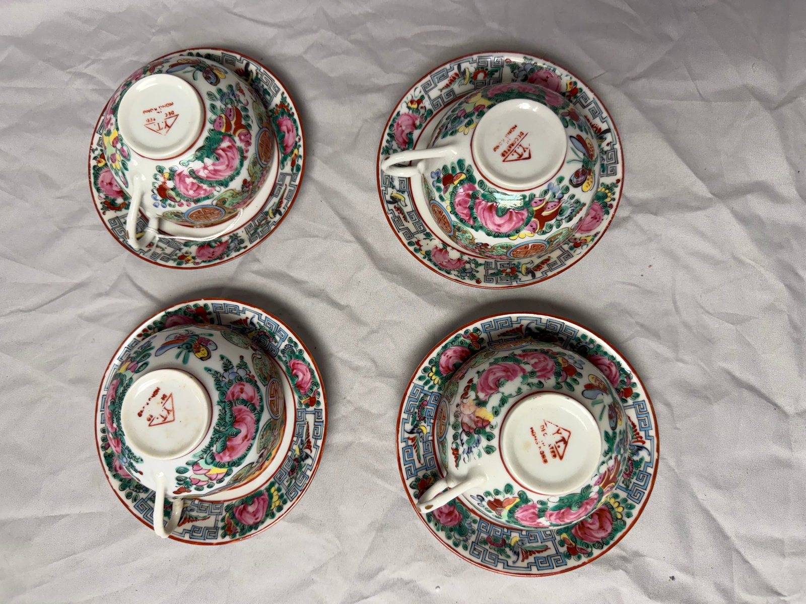 Set Of 4 Chinese Export Famille Rose Tea Cups And Saucers (1 of 3)
