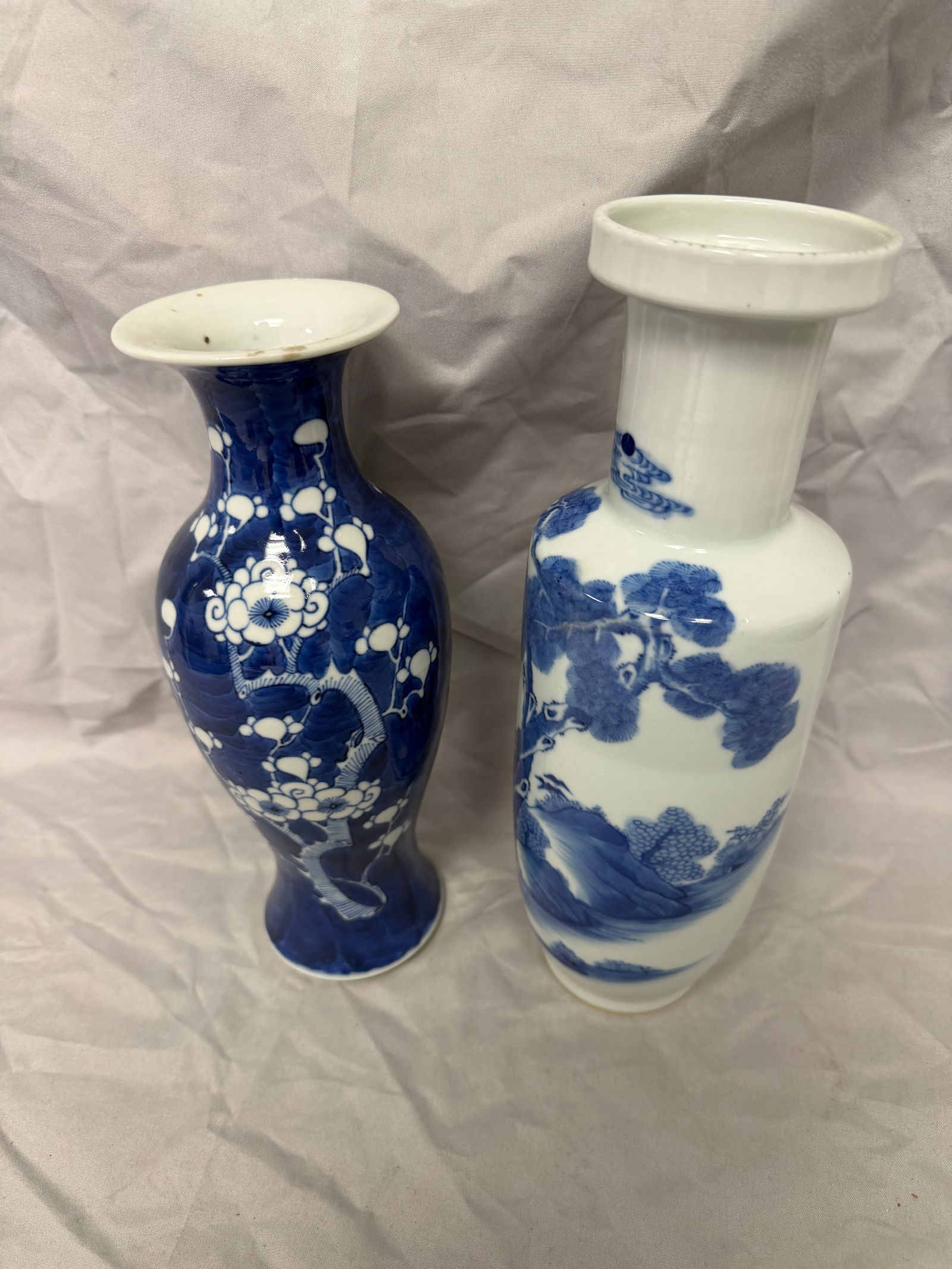 Set Of 2 Chinese Blue And White Porcelain Vases (1 of 7)