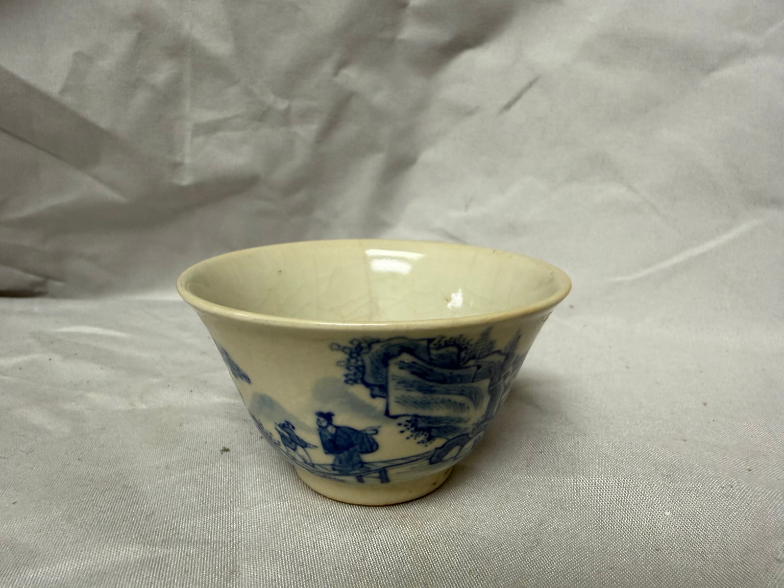 Chinese Ice Crack Glazed Blue And White Porcelain Cup Mark: Size: width 2.8 inch/ 7.1cm. Provenance: From Milford DE collector. We can offer Affordable, Reliable packing and shipping to all over the world for most items, generally save 10% than UPS store or mo