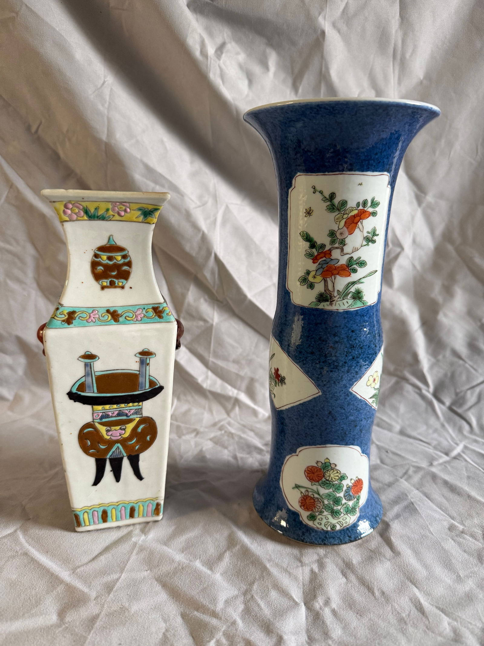 Set Of 2 Chinese Famille Rose Porcelain Vases (1 of 10)