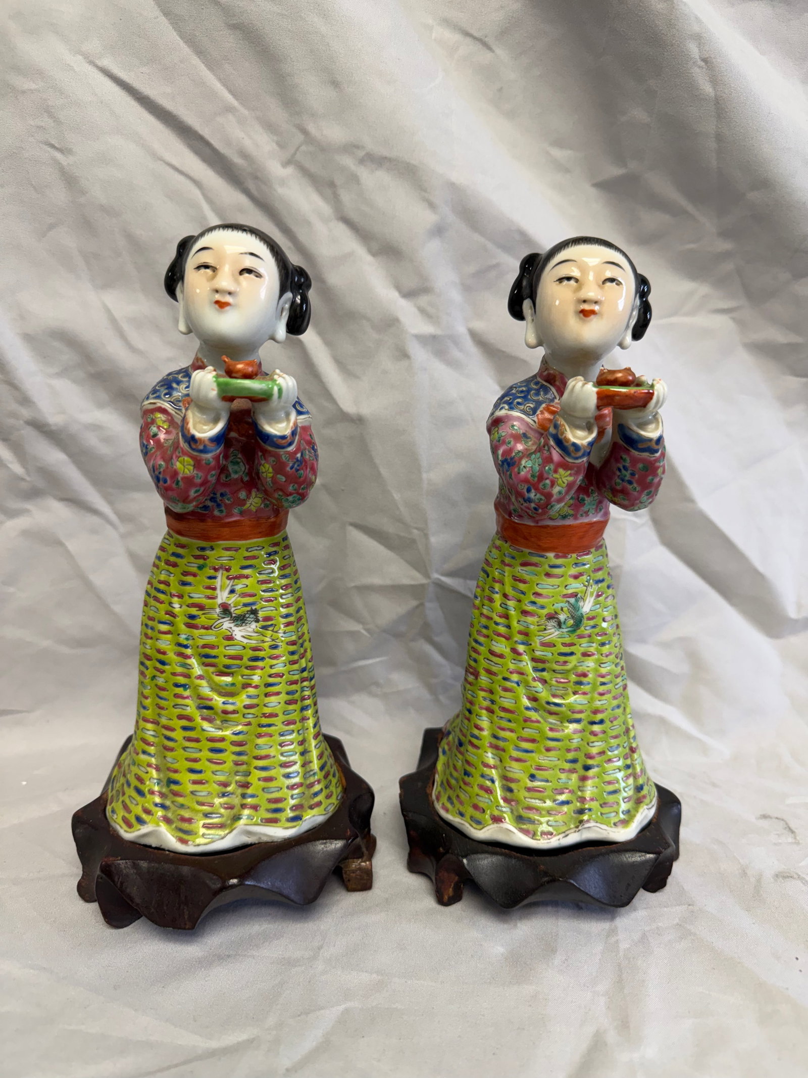 Pair Of Chinese Antique Famille Rose Porcelain sculptures (1 of 7)