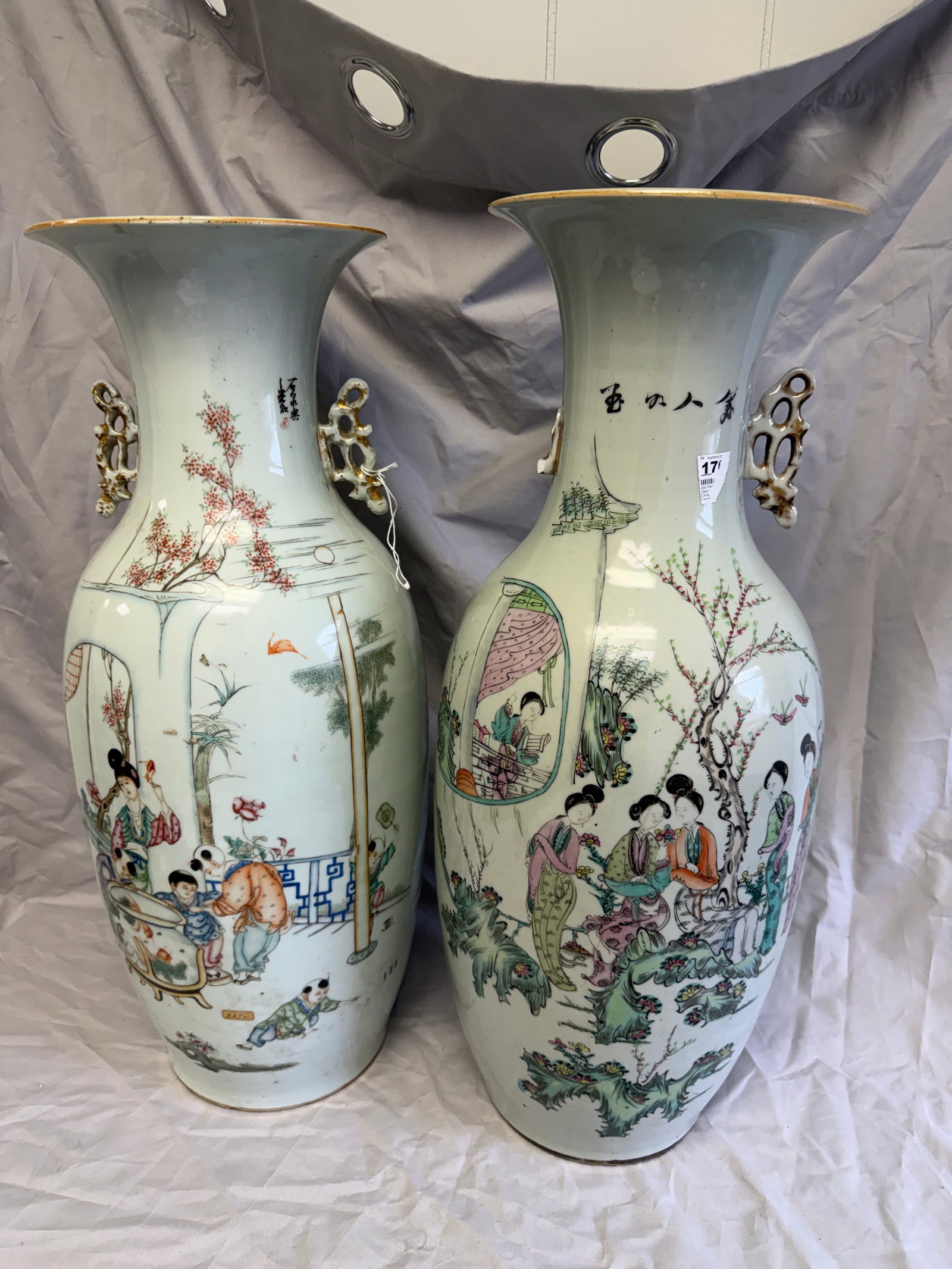 Set Of 2 Chinese Famille Rose Porcelain Vases (1 of 10)