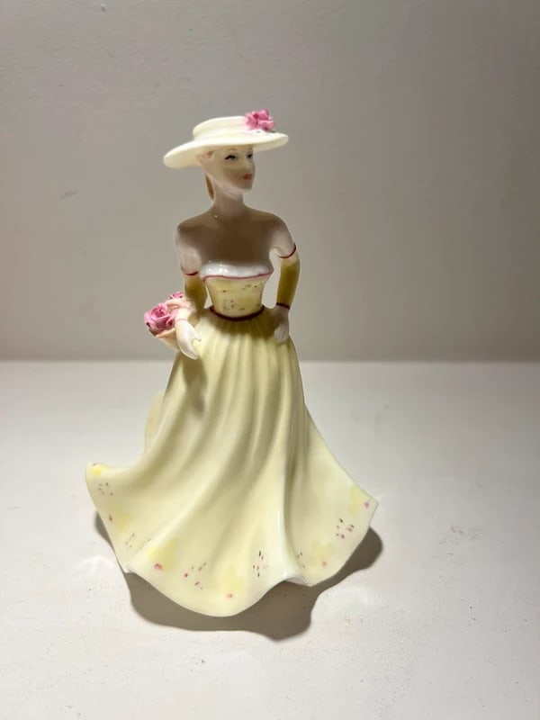 Vintage Coalport "Kerry" fine bone china figurine: Size: 5 inch. Provenance: From Elkton MD collector. We can offer Affordable, Reliable packing and shipping to all over the world for most items, generally save 10% than UPS store or more, feel free to