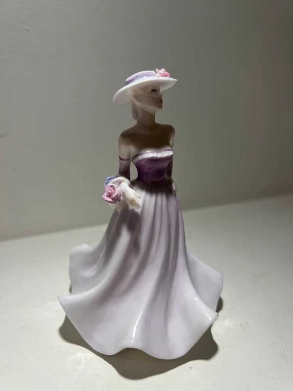 Vintage Coalport bone china figurine named "Amanda: Size: 5 inch. Provenance: From Elkton MD collector. We can offer Affordable, Reliable packing and shipping to all over the world for most items, generally save 10% than UPS store or more, feel free to
