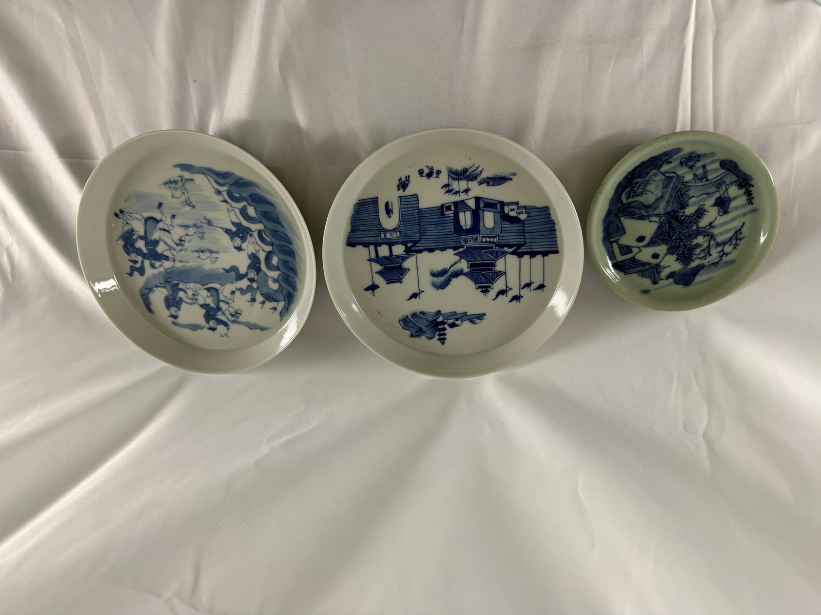 Set of 3 blue and white porcelain plates (1 of 8)