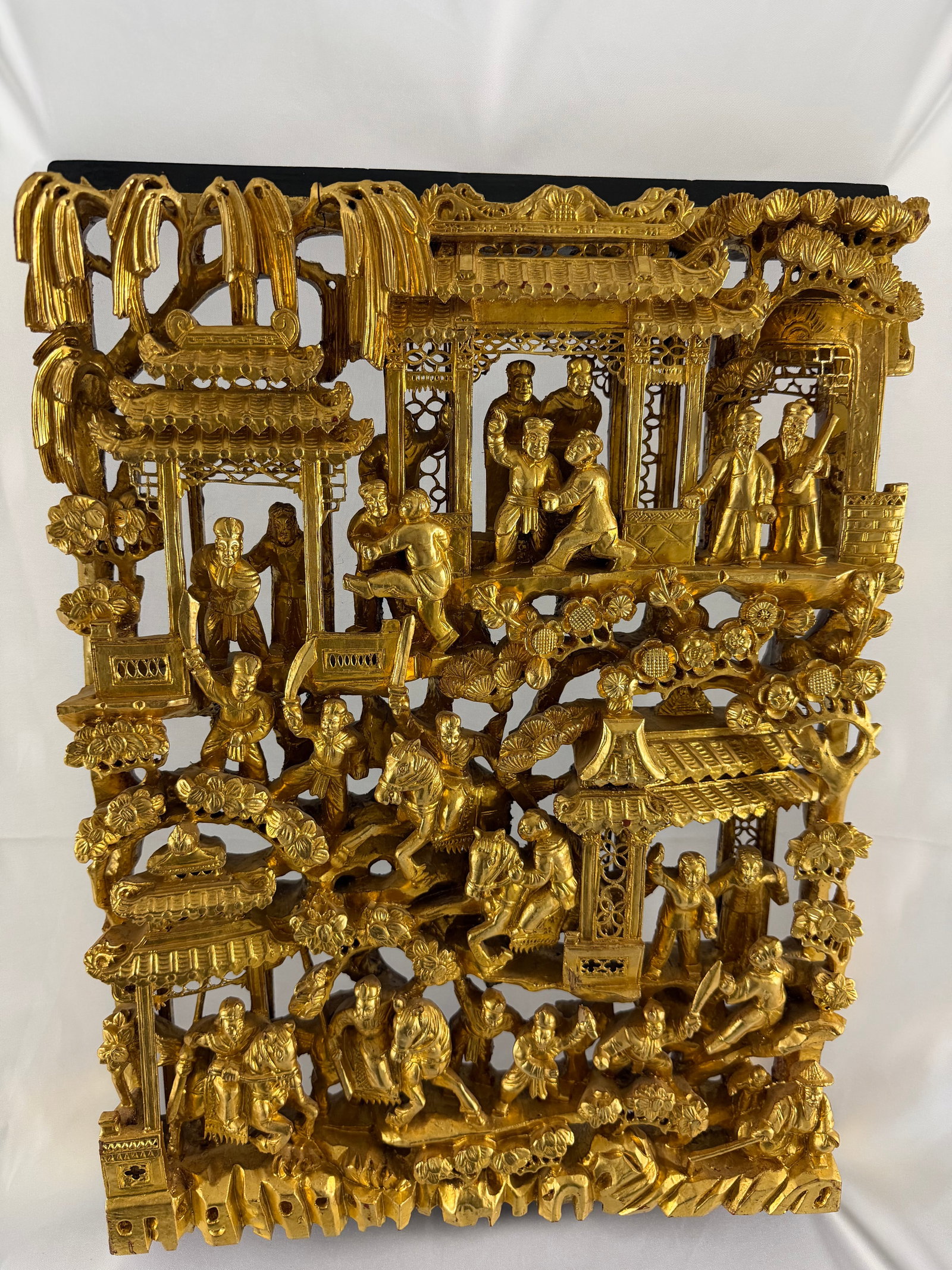 Chinese antique Gilded wood carving large story board: Size: 18.5x13.6 inches/ 47x34.5 cm. Provenance: From Newark, DE collector. We can offer Affordable, Reliable packing and shipping to all over the world for most items, generally save 10% than most shi
