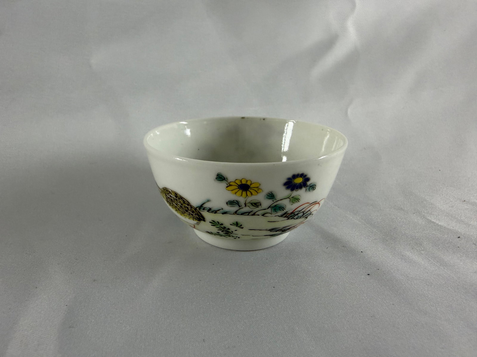 Chinese famille rose bird porcelain China cup: Size: width 2.5 inches/ 6.4 cm. Provenance: From Bear DE collector. We can offer Affordable, Reliable packing and shipping to all over the world for most items, generally save 10% than most shipper or