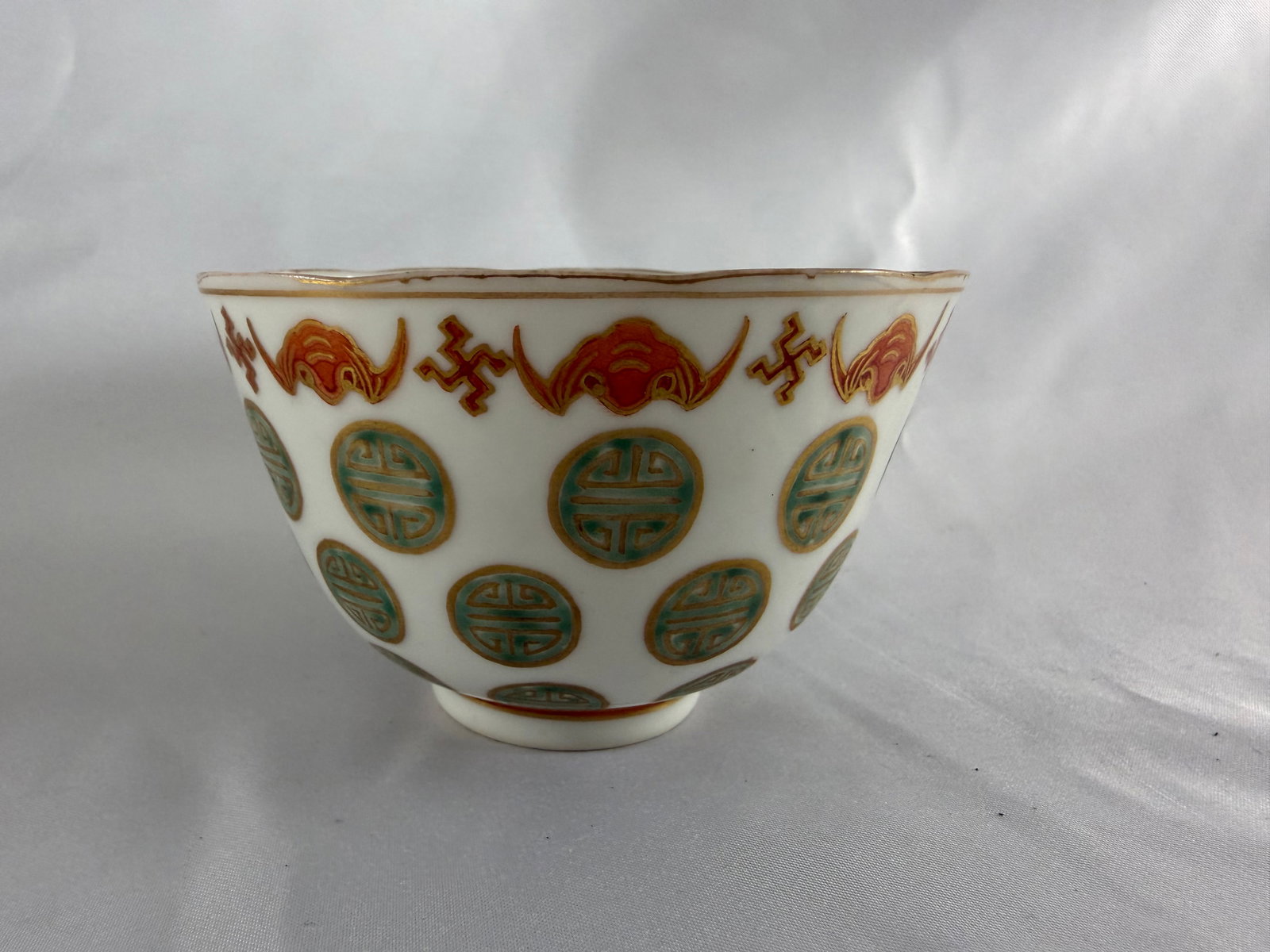 Chinese famille rose porcelain cup four characters mark (1 of 10)