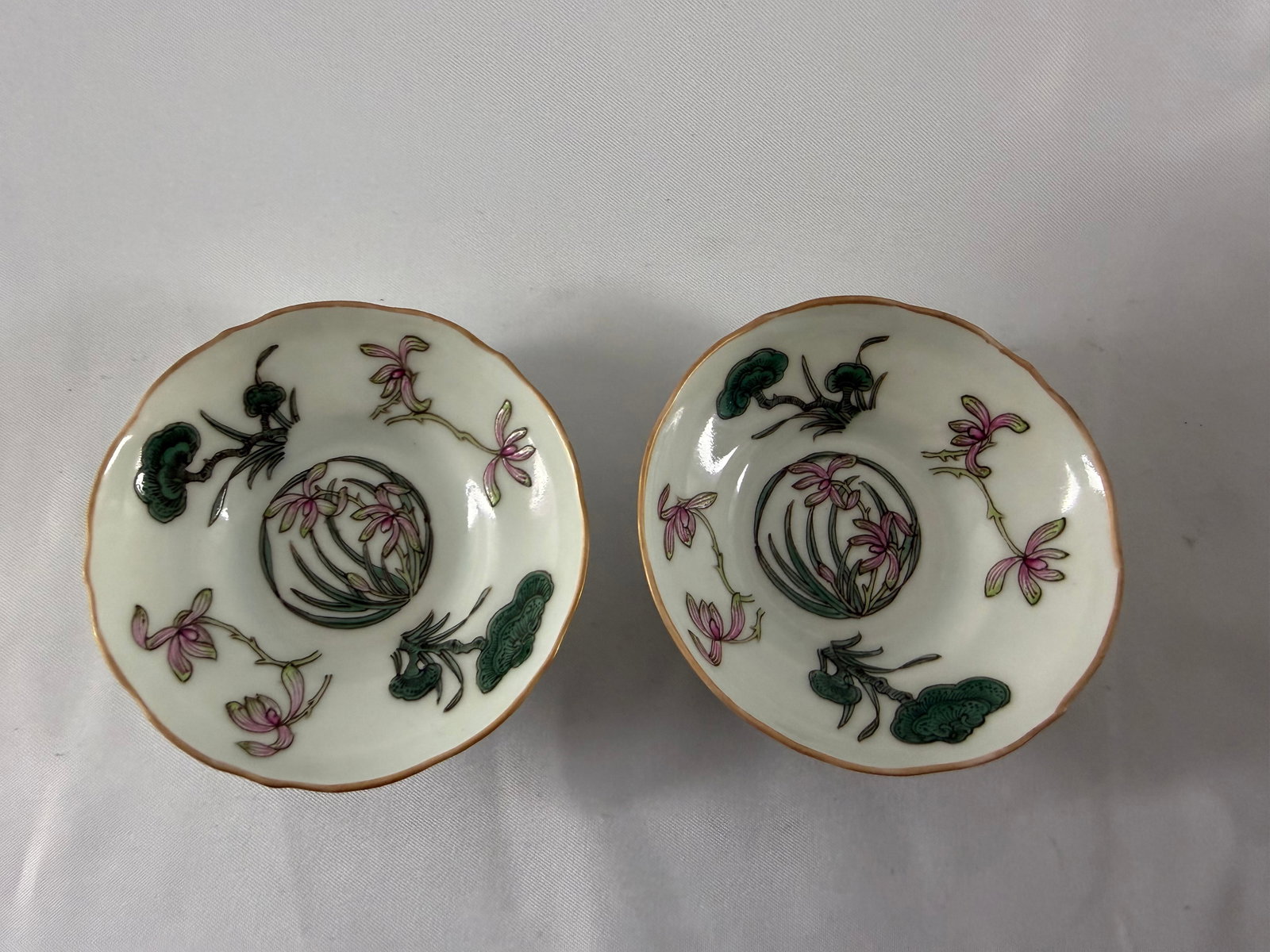 Pair of Chinese enameled famille rose China porcelain saucers (1 of 6)