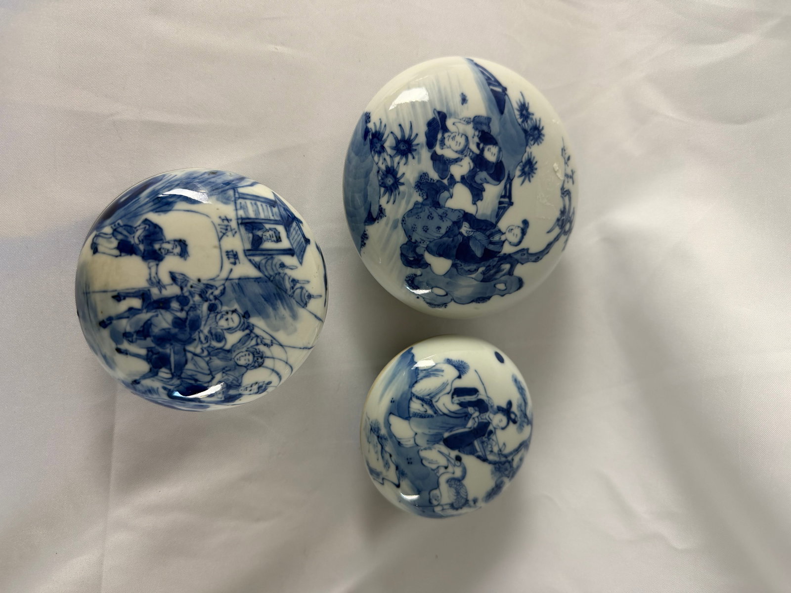 Set of 3 Chinese blue and white China porcelain ink box characters mark: Size: The biggest one width 4.2 inches/ 10.8 cm. Provenance: From Elkton MD collector. We can offer Affordable, Reliable packing and shipping to all over the world for most items, generally save 10% t