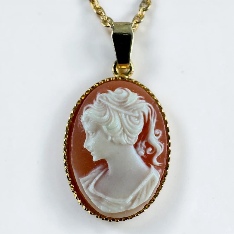 Cameo style necklace (1 of 1)