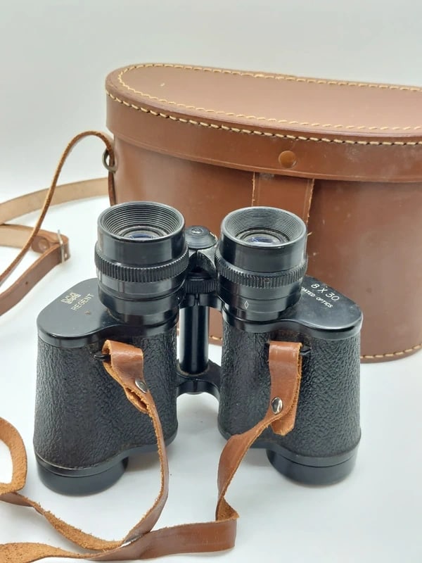 Vintage Regent 8x30 Binoculars (1 of 2)