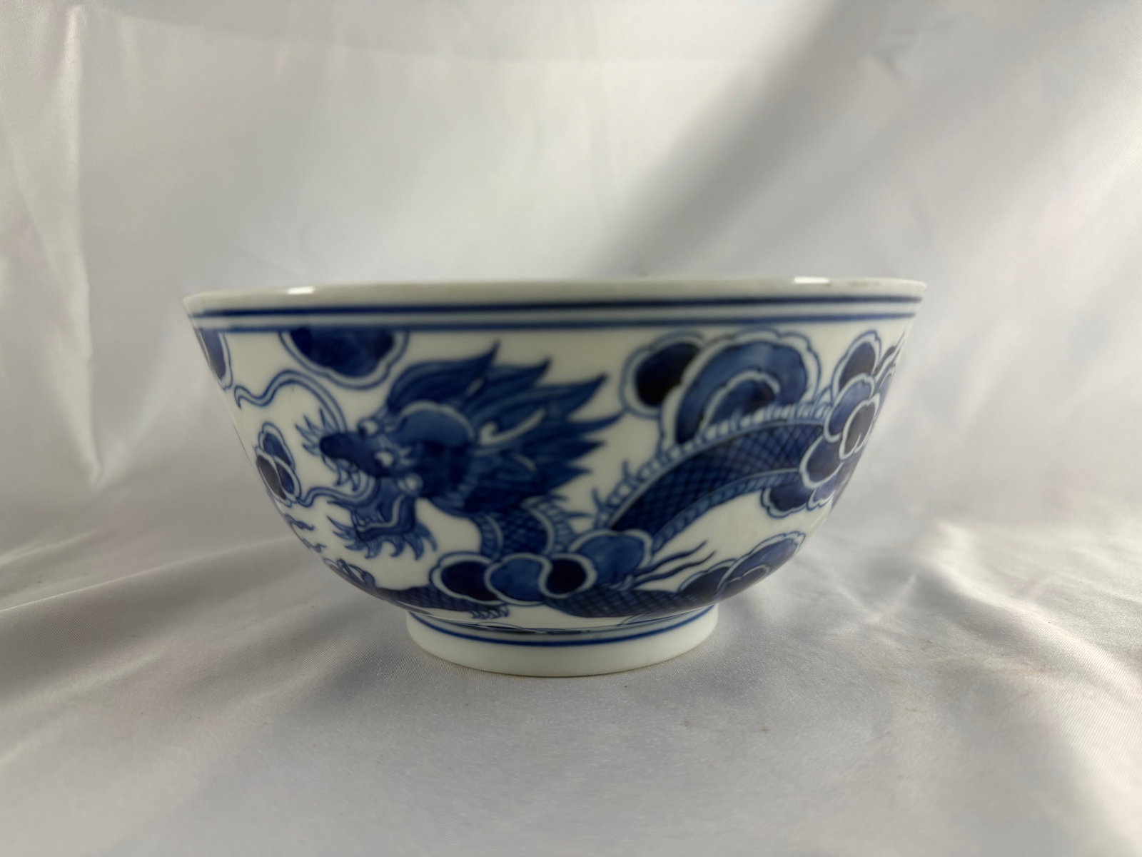 Chinese blue and white vietnam style dragon Porcelain China bowl: Size: 5.7 inches/ 14.5 cm. Provenance: From Philadelphia PA collector. We can offer Affordable, Reliable packing and shipping to all over the world for most items, generally save 10% than most shipper
