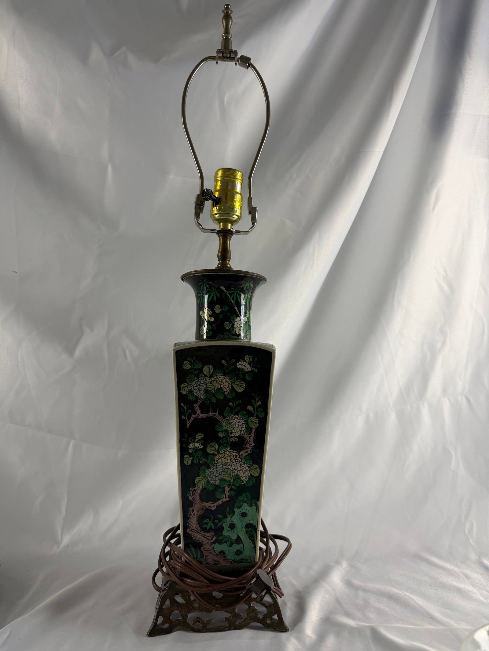 Chinese enameled black famille rose flowers Porcelain China vase lamp: Size: 13.7 inches/ 34.9 cm. Provenance: From Philadelphia PA collector. We can offer Affordable, Reliable packing and shipping to all over the world for most items, generally save 10% than most shippe