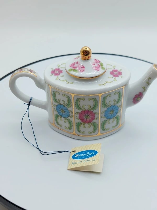 Porcelain Art Miniature Teapot with label vintage flowers: Size: 3 inches/ 7.8 cm. Provenance: From Elkton MD collector. We can offer Affordable, Reliable packing and shipping to all over the world for most items, generally save 10% than most shipper or more,