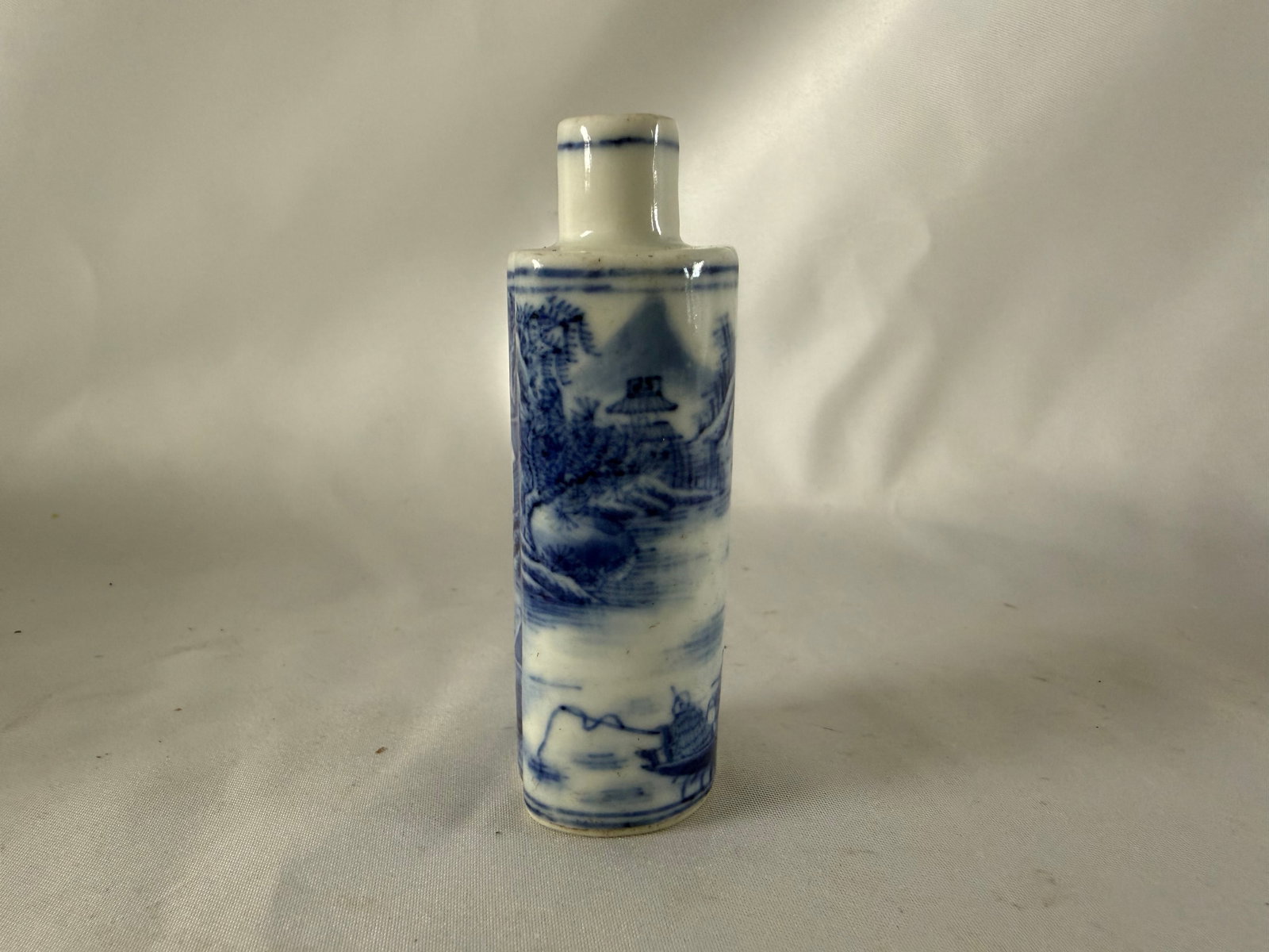 Chinese blue and white landscape porcelain snuff bottle (1 of 7)
