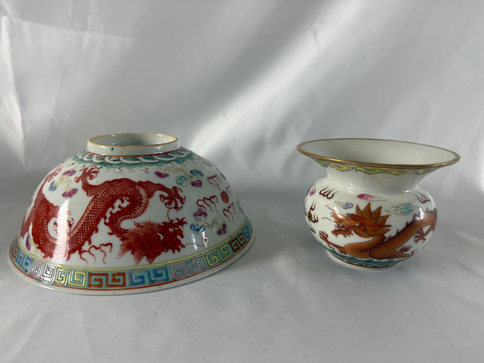 Set of 2 Chinese enameled famille rose dragons Porcelain China bowls mark (1 of 11)