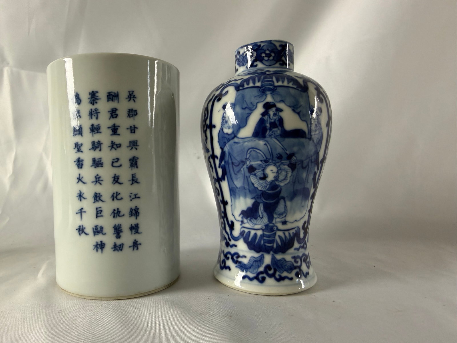 Set of 2 Chinese blue and white figures Porcelain China vase (1 of 9)