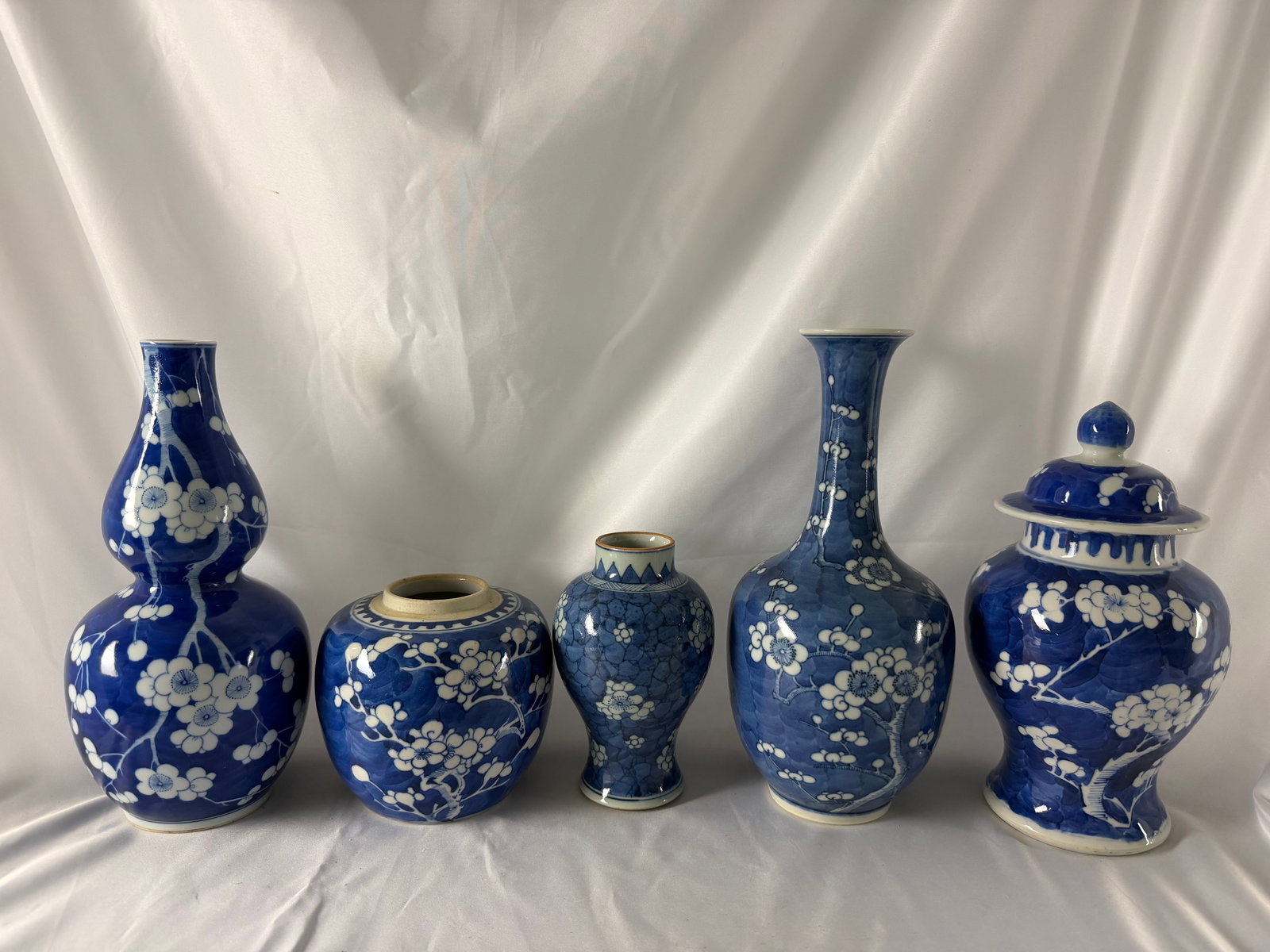Set of 5 Chinese blue and white export plum blossom Porcelain China vases (1 of 9)