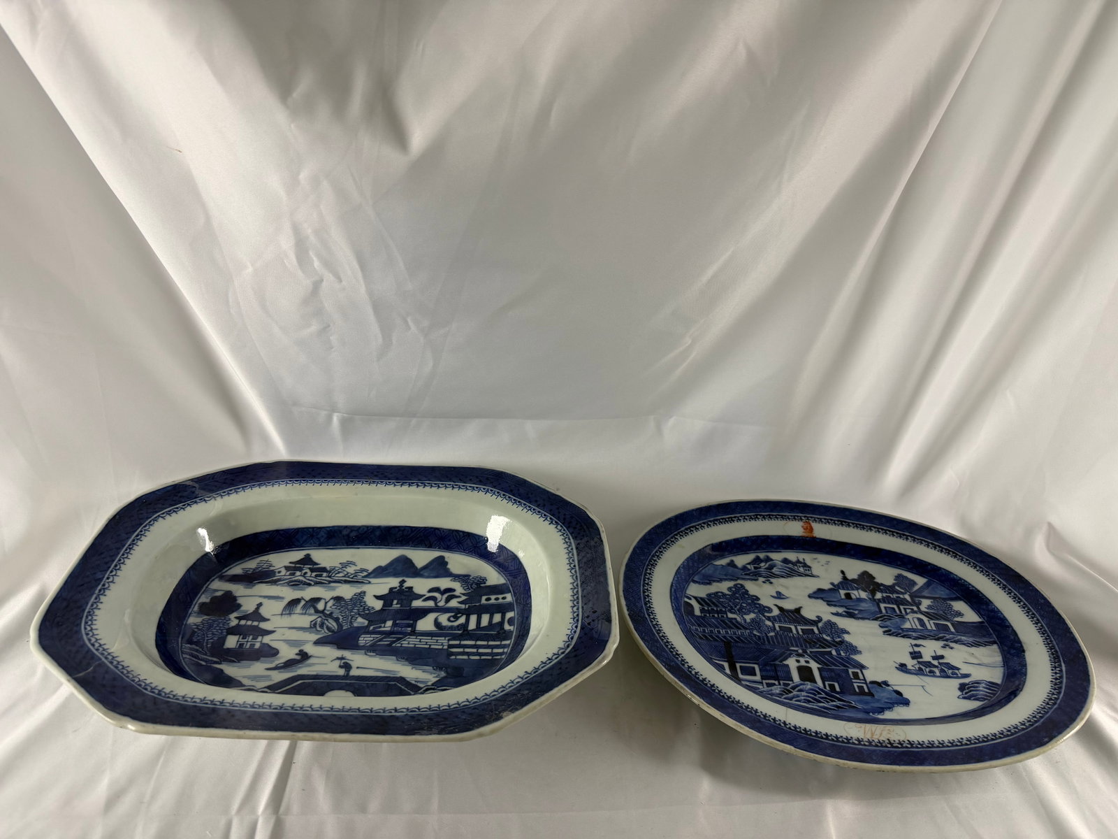 Set of 2 Chinese blue and white landscape Porcelain China plates (1 of 7)