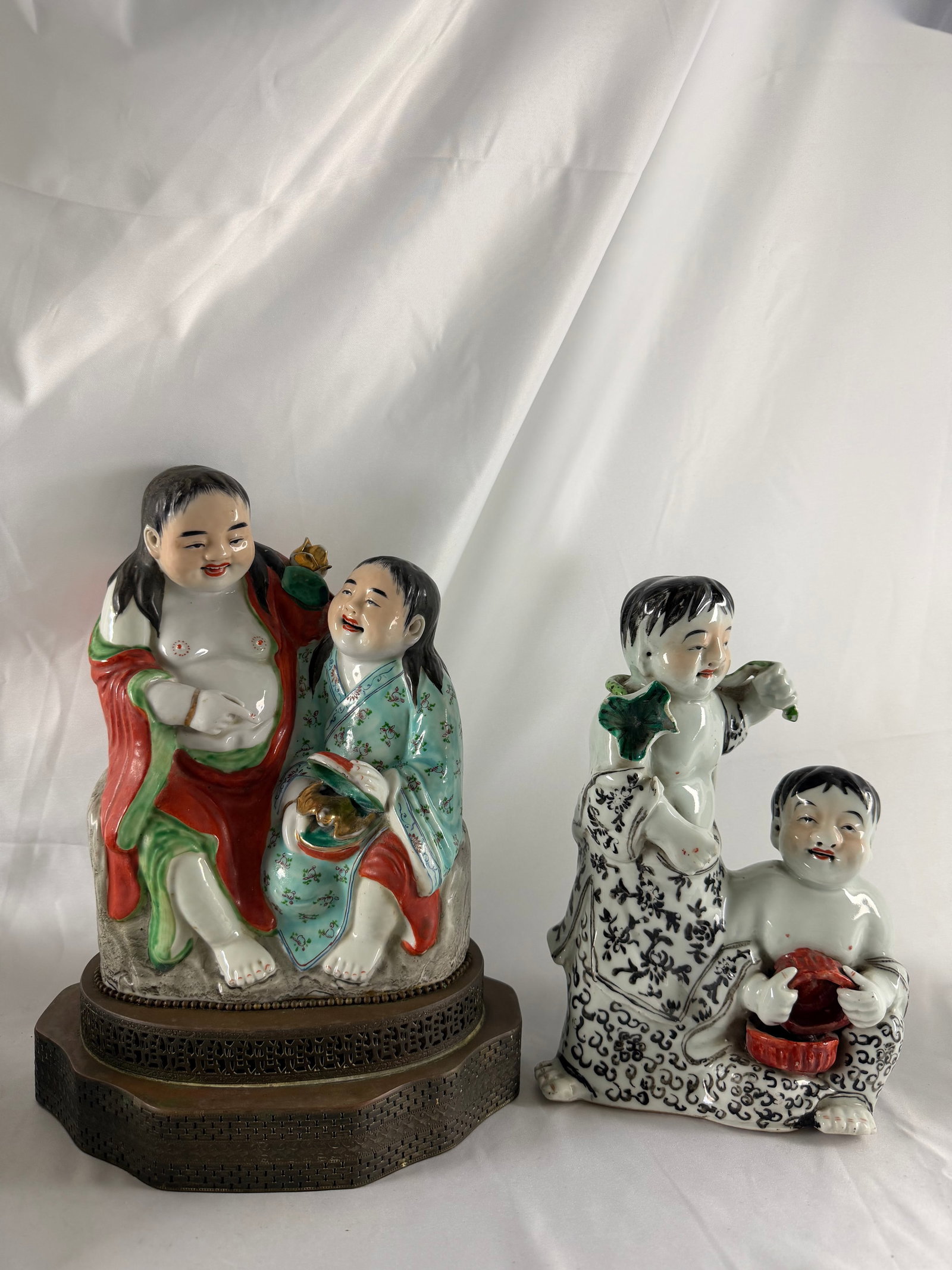 Set of 2 Chinese enameled famille rose Porcelain China couples statue (1 of 6)