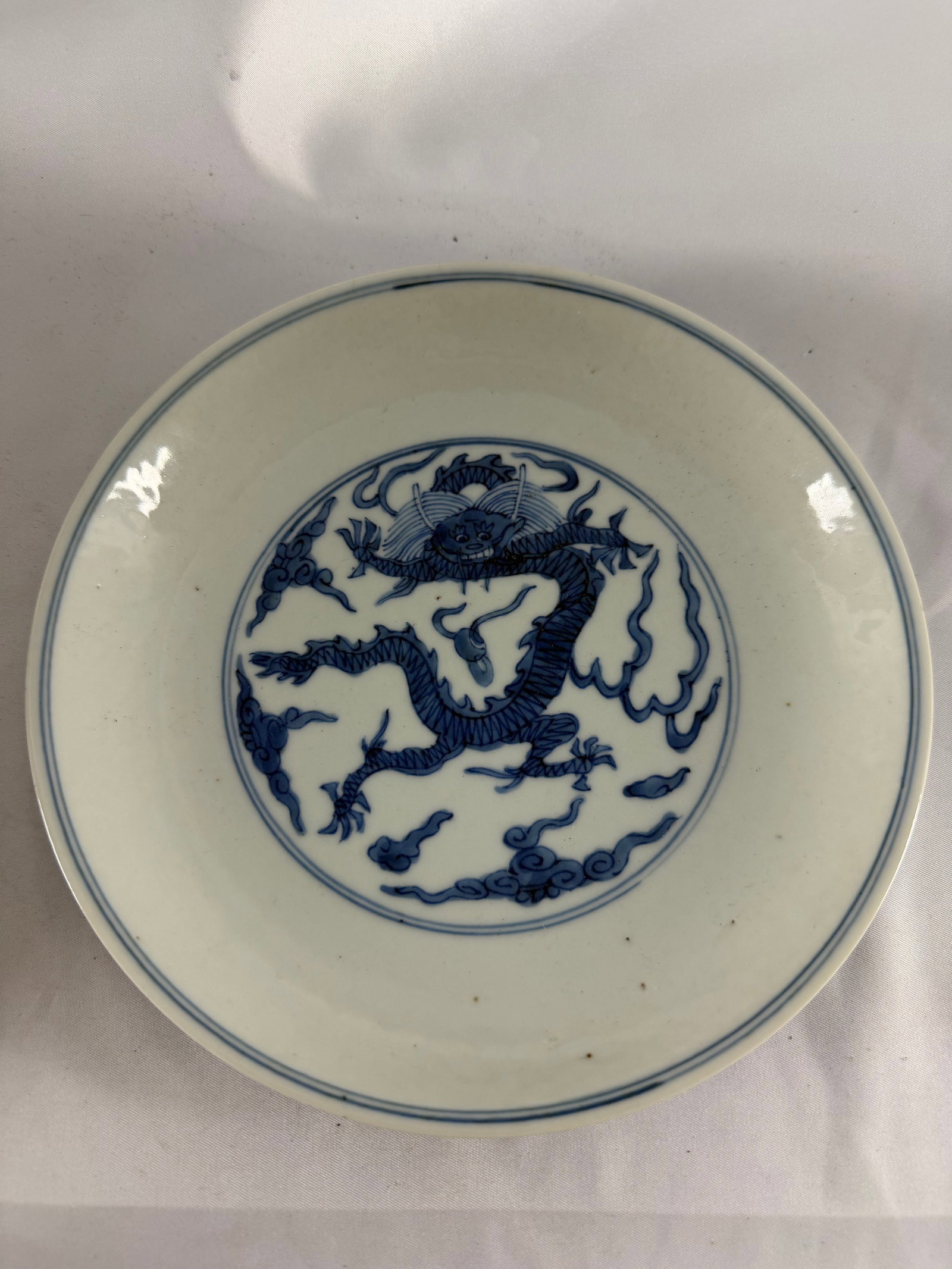 Chinese blue and white dragon Porcelain China plate six characters mark (1 of 7)