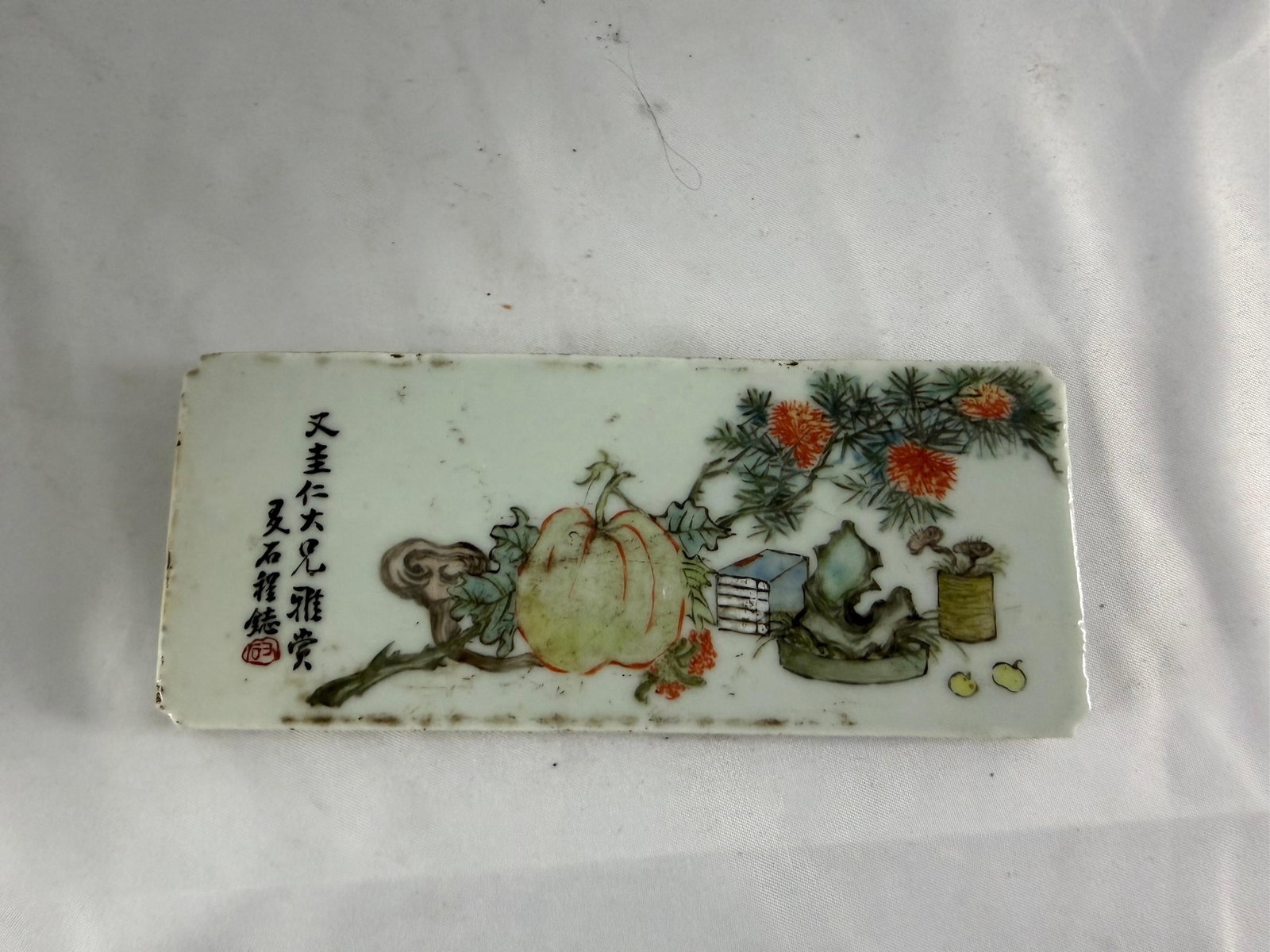 Chinese enameled famille rose scholar Porcelain China small plaque paper holder: Size: 6.9X2.3 inches/ 14.9X6.1 cm. Provenance: From Elkton MD collector. We can offer Affordable, Reliable packing and shipping to all over the world for most items, generally save 10% than most shipp