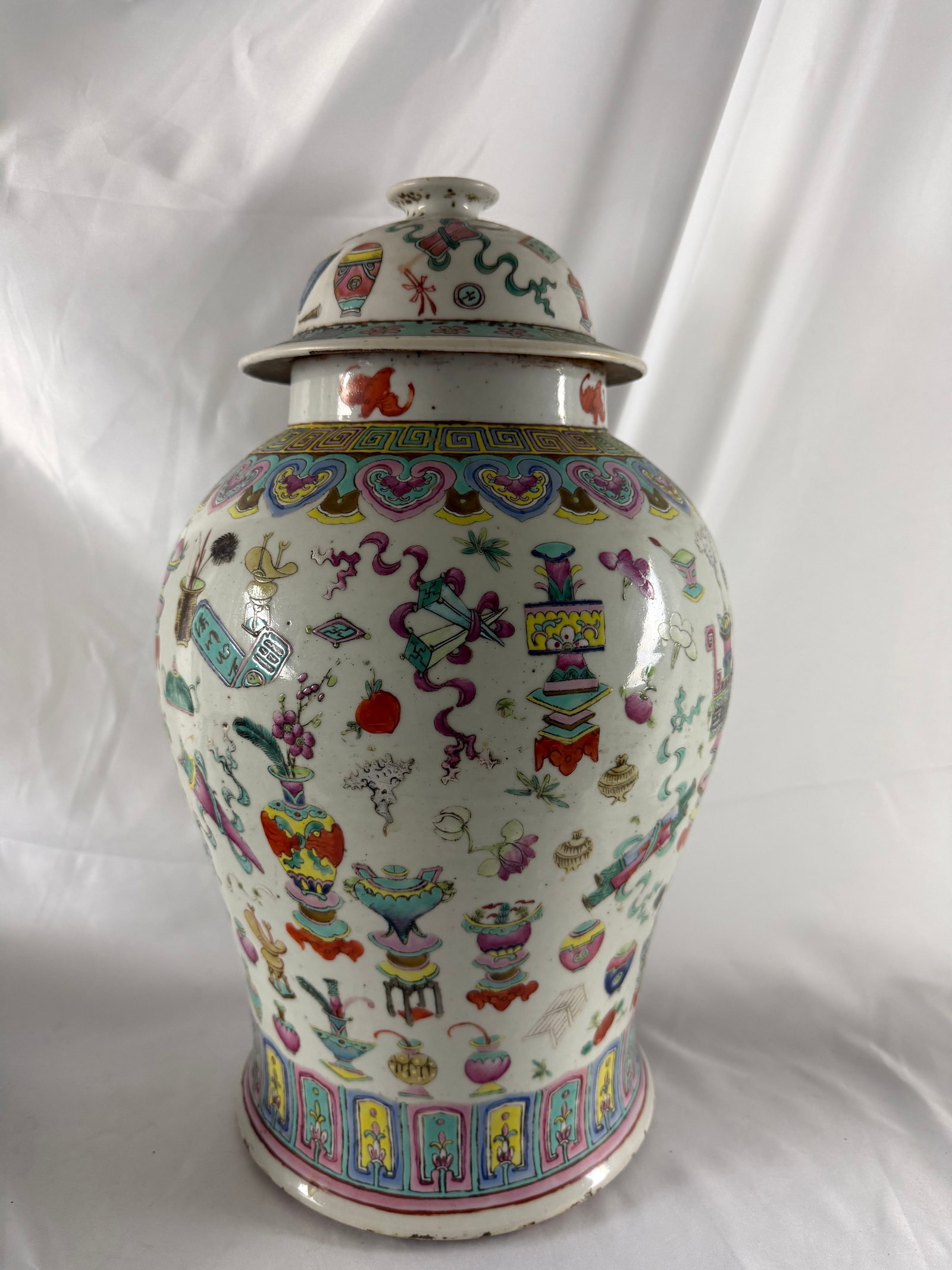 Large Chinese enameled famille rose Porcelain China lid jar: Size: 17.7 inches/ 45 cm. Provenance: From Strickersville PA collector. We can offer Affordable, Reliable packing and shipping to all over the world for most items, generally save 10% than most shippe