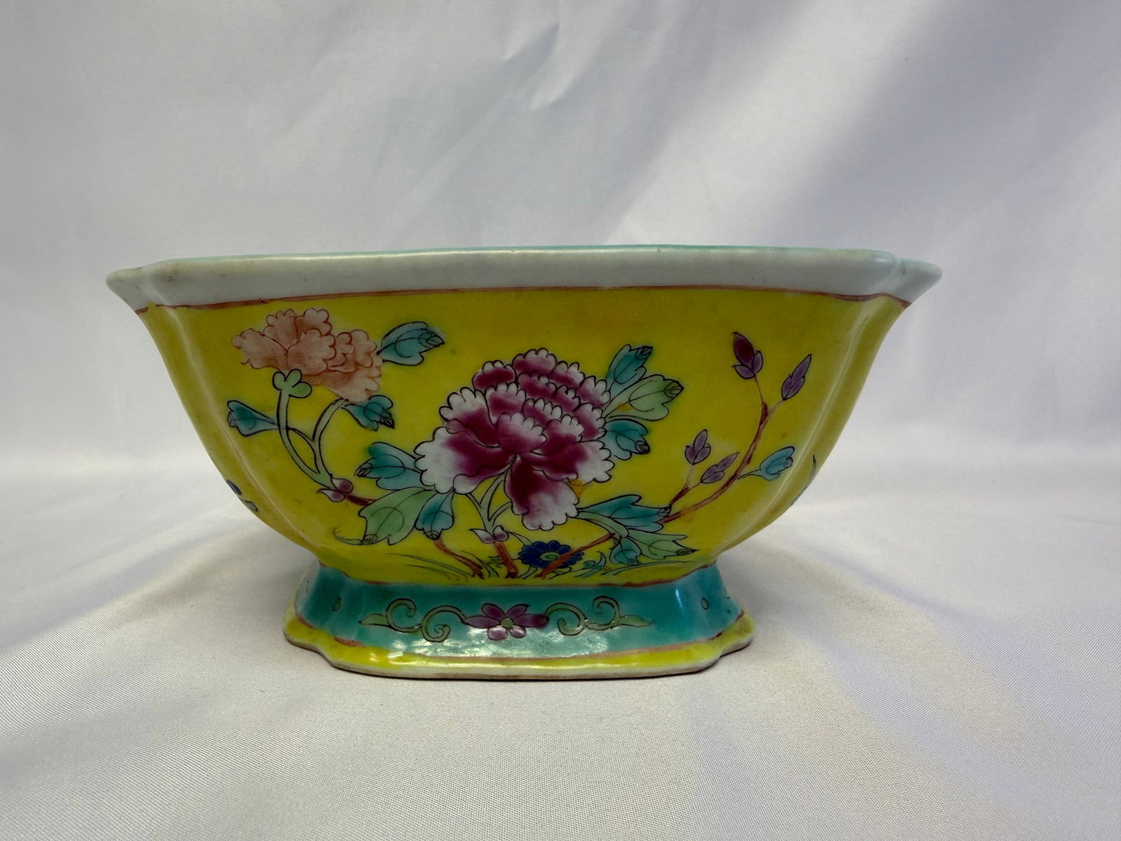 Chinese Enameled Famille Rose Porcelain China Square Bowl Mark (1 of 8)