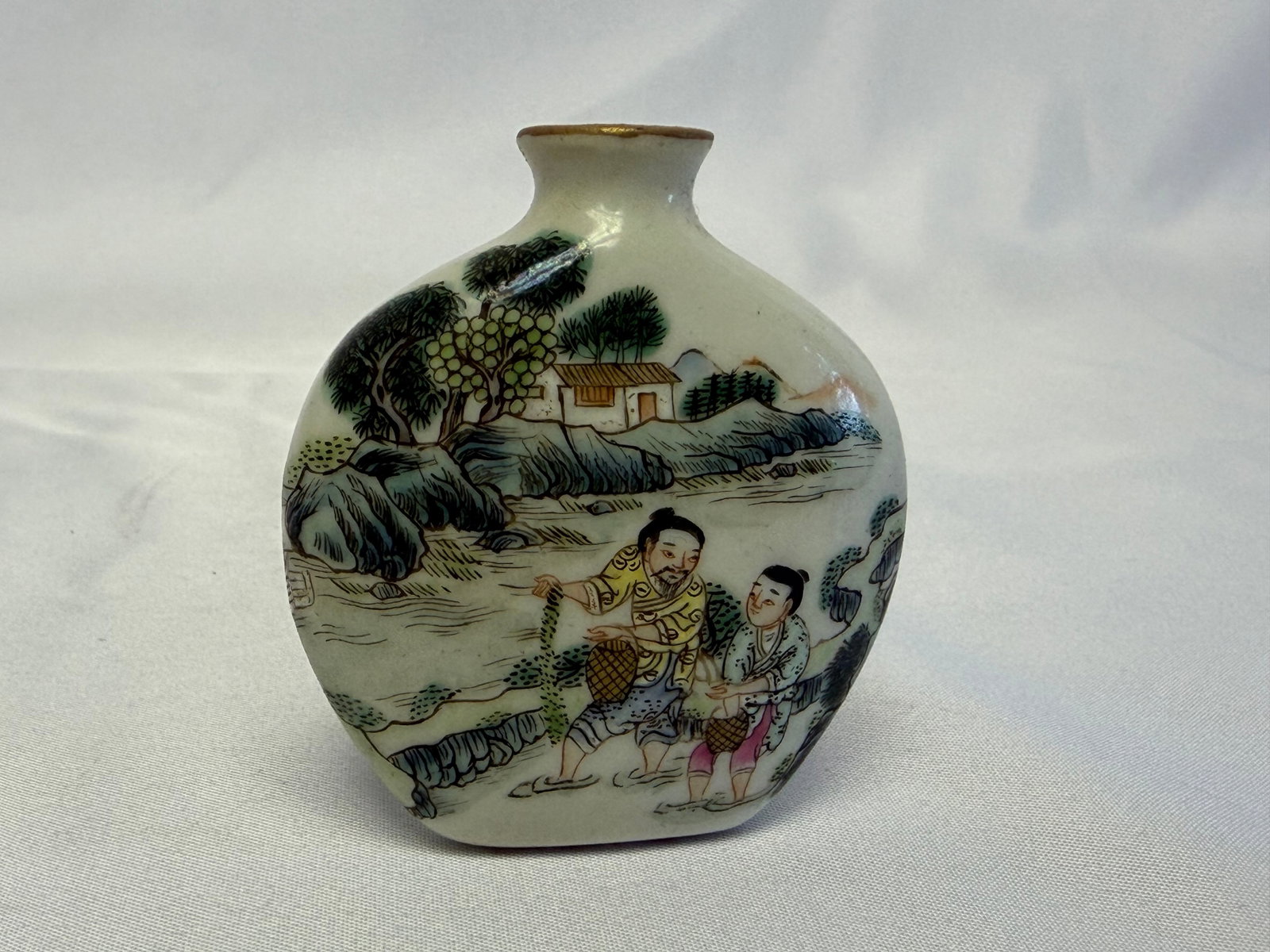 Chinese Enameled Famille Rose Figures Porcelain China Snuff Bottle (1 of 6)
