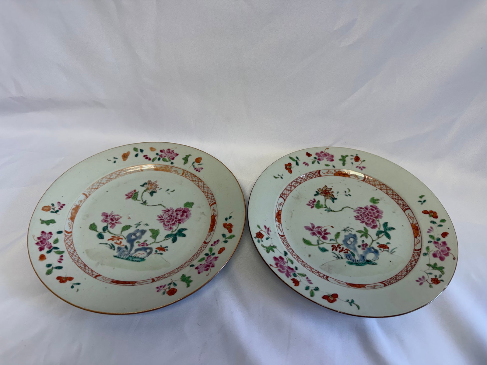 Pair Of Chinese Export Enameled Famille Rose Porcelain China Plates: Size: Width 8.8 inch. Provenance: From Bear DE collector. Preview Day: Preview open On Jun 13th Sat 10AM-4 PM, welcome. We can offer Affordable, Reliable packing and shipping to all over the world for