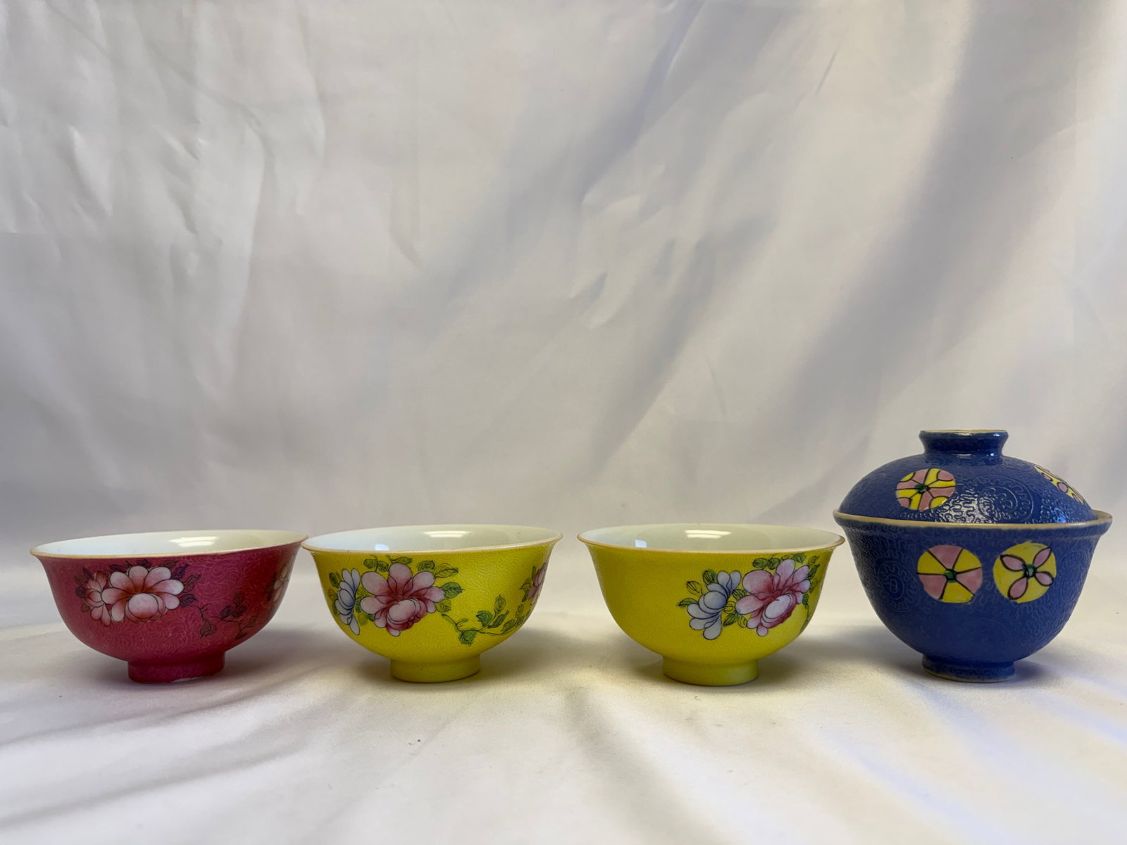Set Of 4 Chinese Enameled Famille Rose Porcelain China Cups (1 of 13)