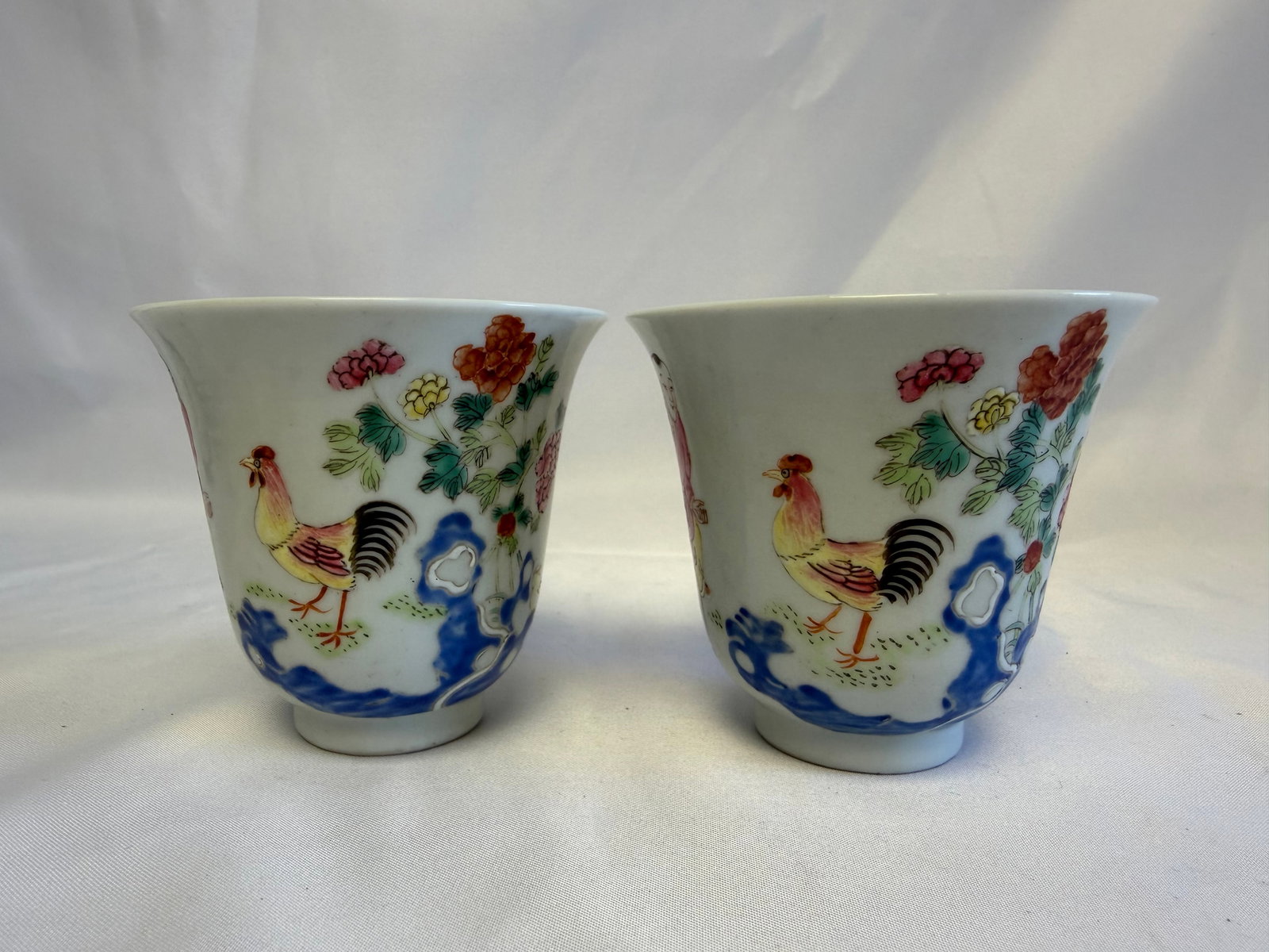 Pair Of Chinese Enameled Famille Rose Men & Rooster Porcelain China Cups Mark: Size: 6.5 3inch. Provenance: From Dover DE collector. Preview Day: Preview open On Jun 13th Sat 10AM-4 PM, welcome. We can offer Affordable, Reliable packing and shipping to all over the world for mos