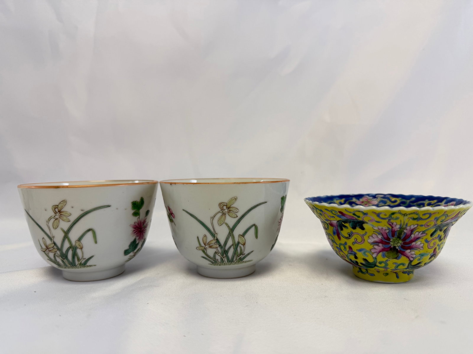 Set Of 3 Chinese Enameled Famille Rose Flowers Porcelain China Cups Mark (1 of 9)
