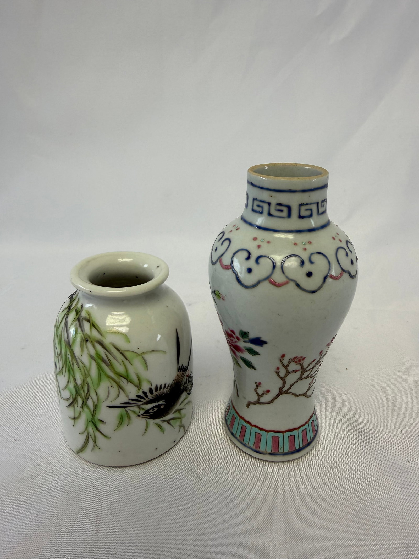 Set Of 2 Chinese Famille Rose Porcelain China Small Vases (1 of 9)