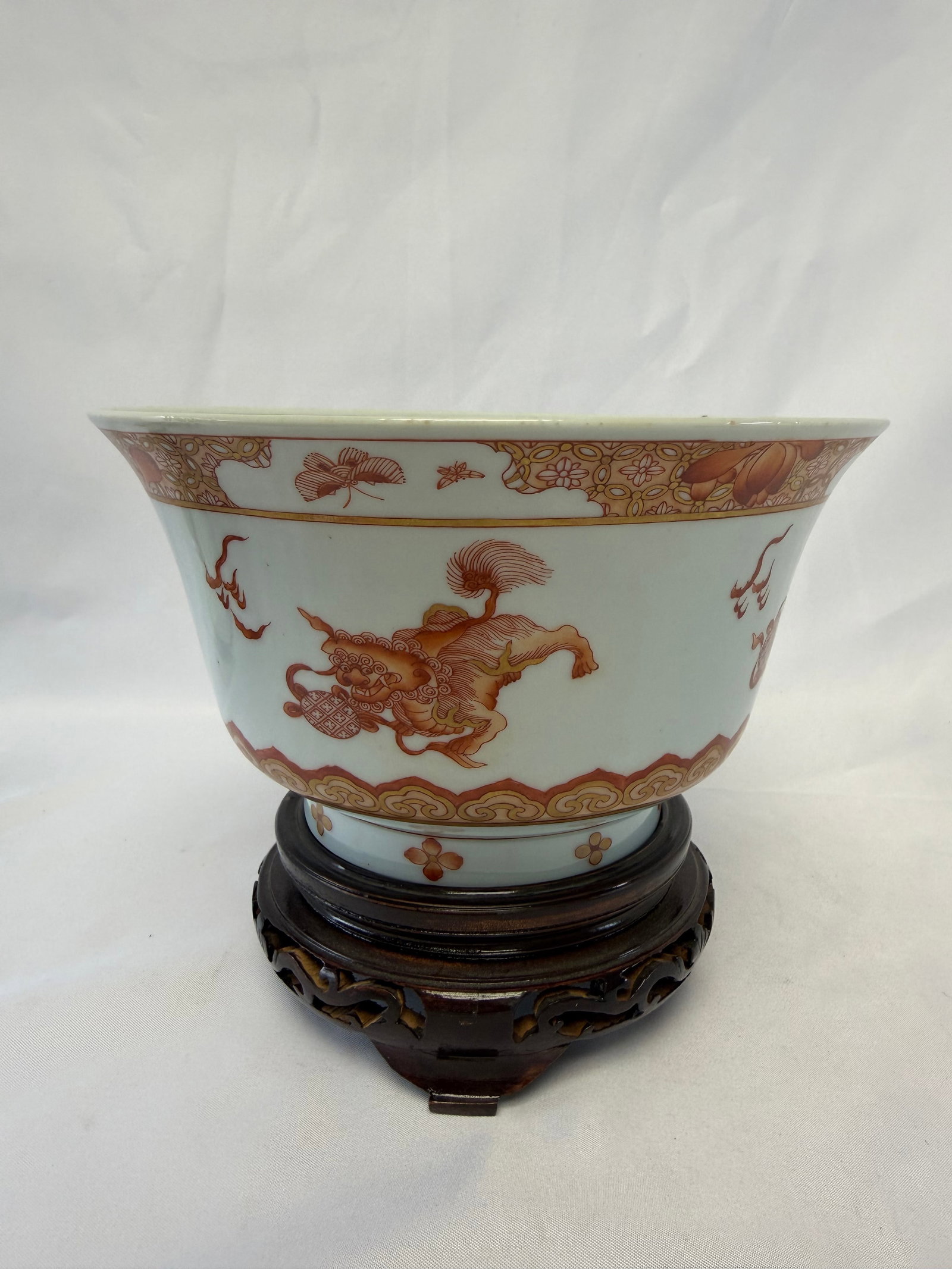 Chinese Enameled Famille Rose Red Lions Gilded Porcelain China Bowl: Size: 7.3 inch. Provenance: From New Castle DE collector. Preview Day: Preview open On Jun 13th Sat 10AM-4 PM, welcome. We can offer Affordable, Reliable packing and shipping to all over the world for