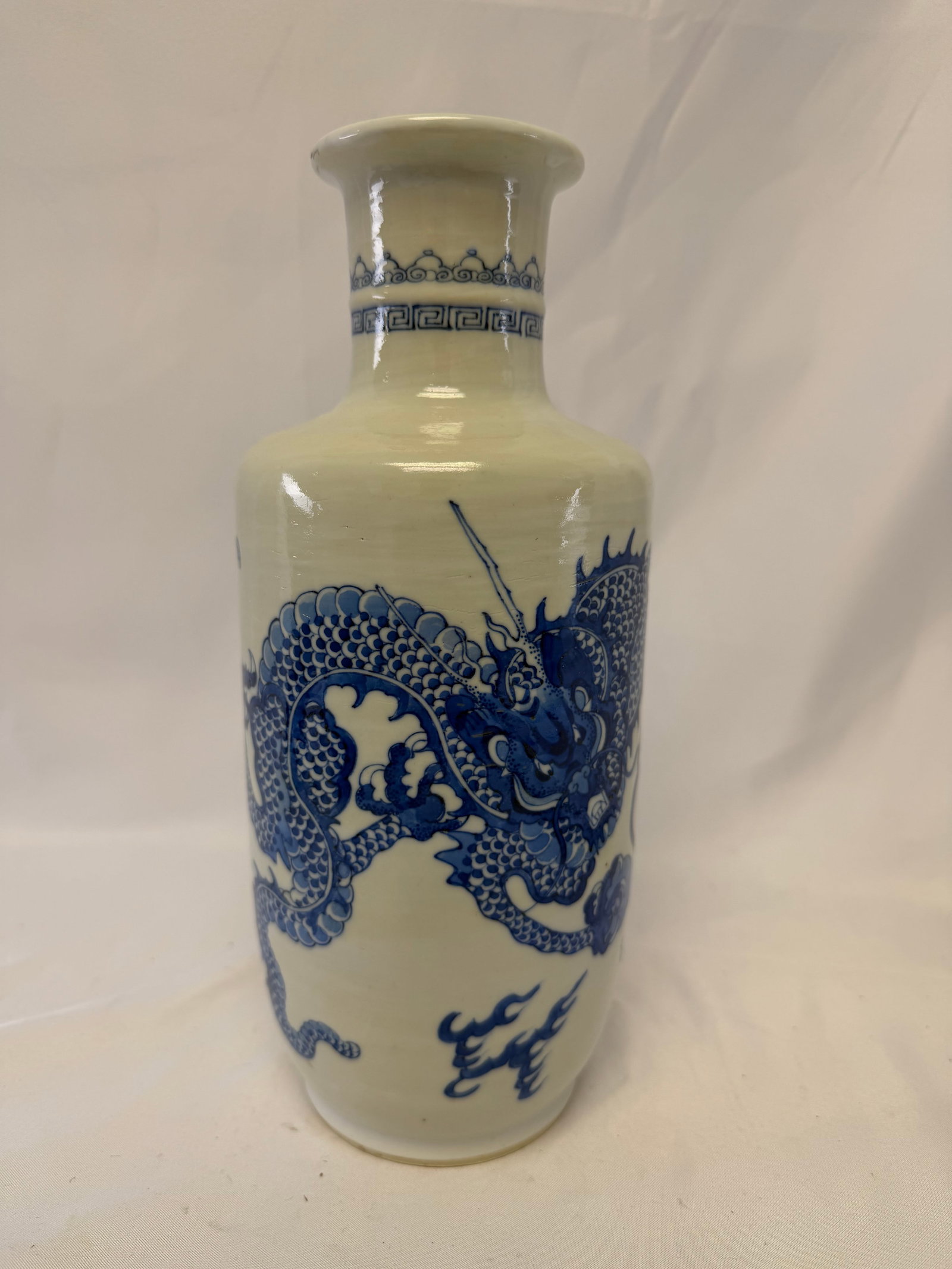 Chinese Blue And White Dragon Porcelain China Vase: Size: 12 inch. Provenance: From Harrisburg PA collector. Preview Day: Preview open On Jun 13th Sat 10AM-4 PM, welcome. We can offer Affordable, Reliable packing and shipping to all over the world for 