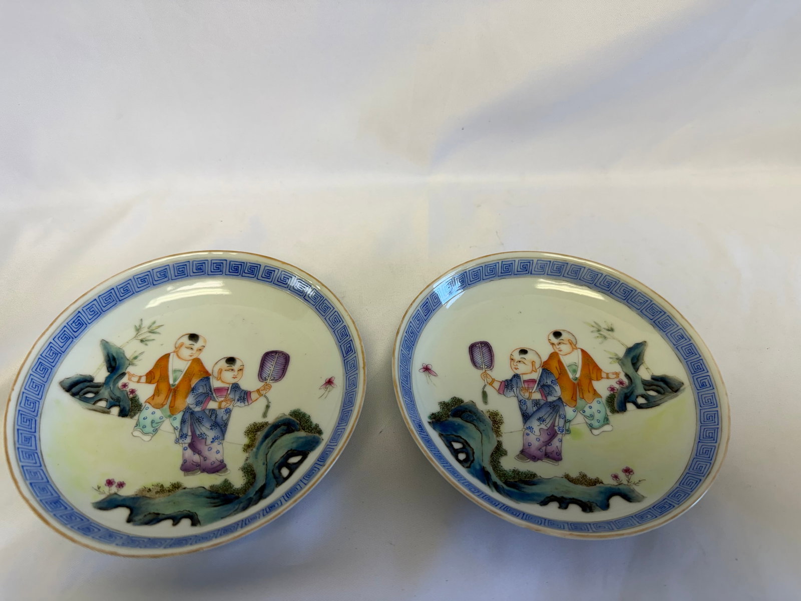 Pair of Chinese Famille rose porcelain plates red seal mark (1 of 7)