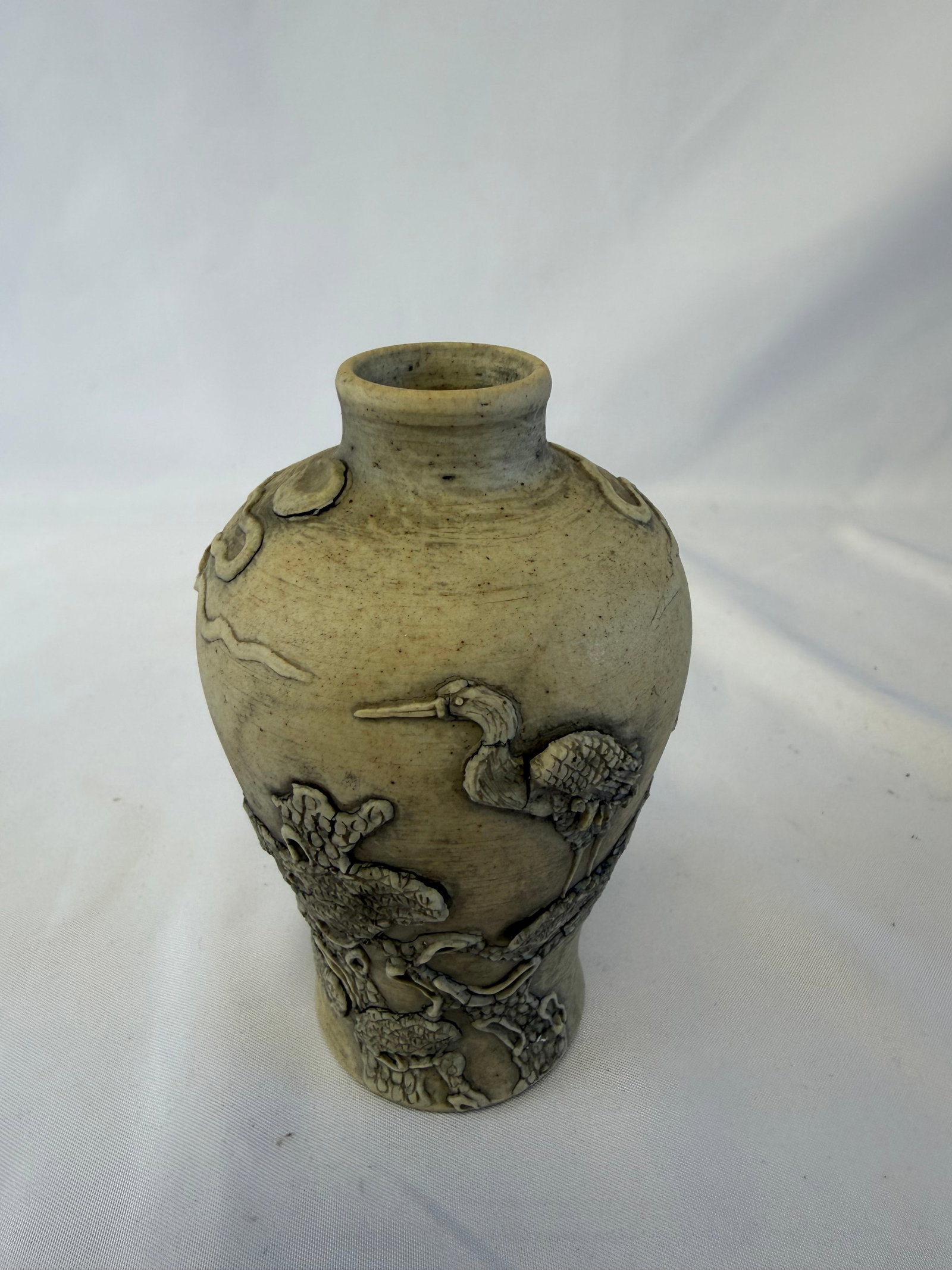 Chinese antique NO GLAZED bird porcelain vase: Size: 4.3 inch. Provenance: From Deep water NJ collector. Preview Day: Preview open On Sep 5th Sat 10AM-4 PM, welcome. We can offer Affordable, Reliable packing and shipping to all over the world for 
