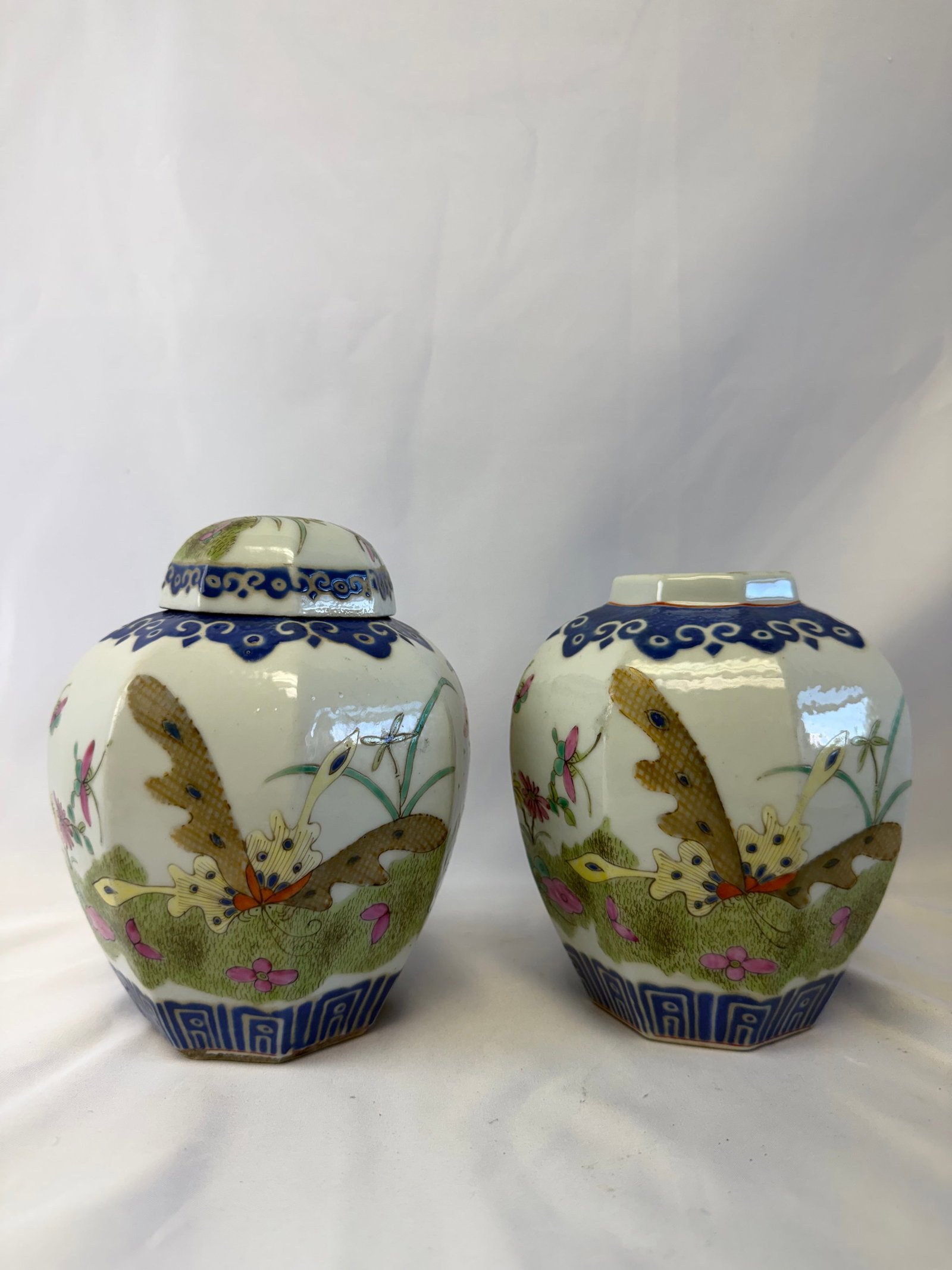 Pair of Chinese antique famille rose butterflies porcelain jars: Size: with lid tall 6.5 inch, one has no lid. Provenance: From Deep water NJ collector. Preview Day: Preview open On Sep 5th Sat 10AM-4 PM, welcome. We can offer Affordable, Reliable packing and shipp