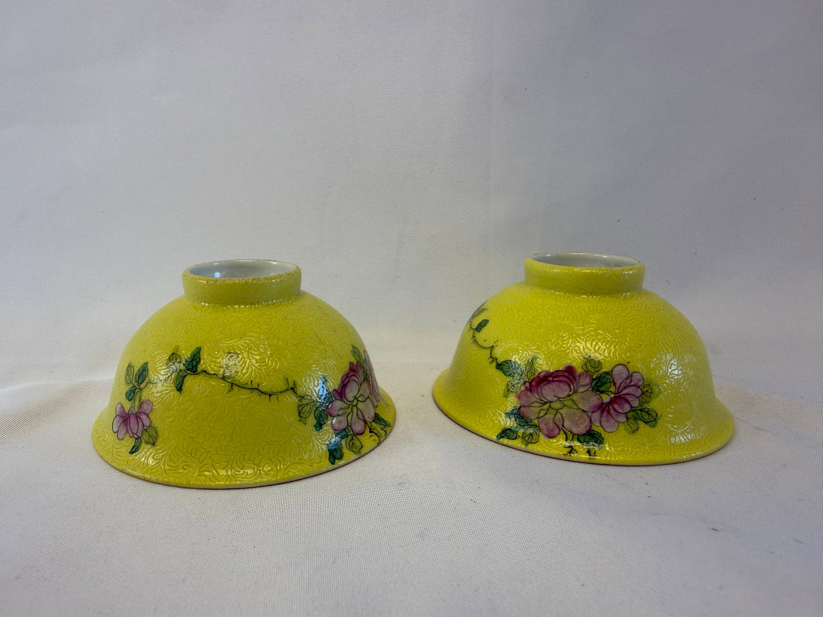 Pair of Chinese antique yellow glazed famille rose flowers porcelain cups blue and white mark: Size: 2.8 inch, one has no lid. Provenance: From Deep water NJ collector. Preview Day: Preview open On Sep 5th Sat 10AM-4 PM, welcome. We can offer Affordable, Reliable packing and shipping to all ove